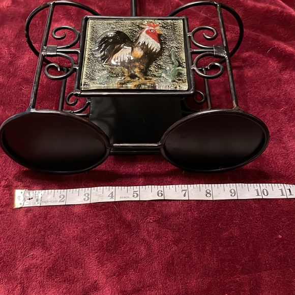 Metal double wine rack w/resin rooster tile, scrolled design & top handle - Picture 9 of 9